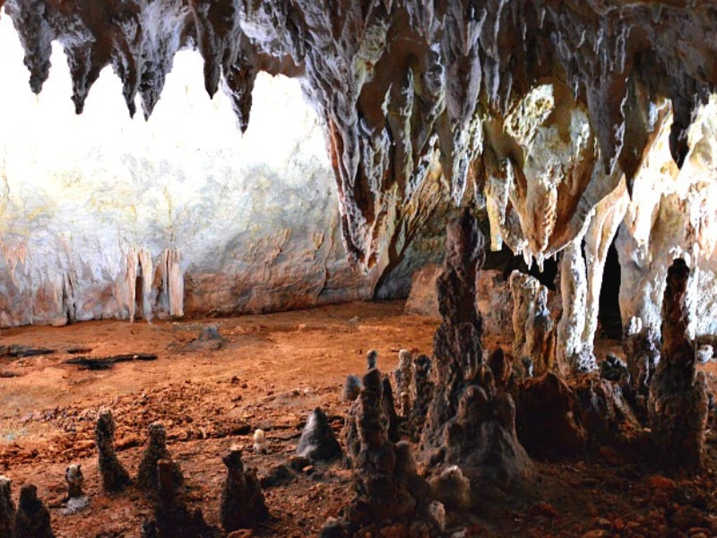 Formazioni rocciose spettacolari grotte dell'angelo pertosa cilento